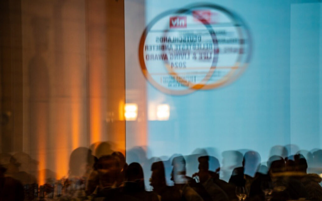 Ein Veranstaltungsfoto vom Life and Living Award 2024 vom Deutschen Institut für Service Qualität